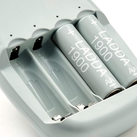 بطاريتان AA قابلة لإعادة الشحن (1900mAh)