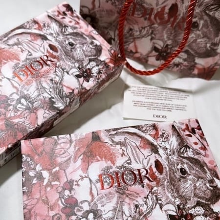 مجموعة أرواج ديور أحمر وأبيض