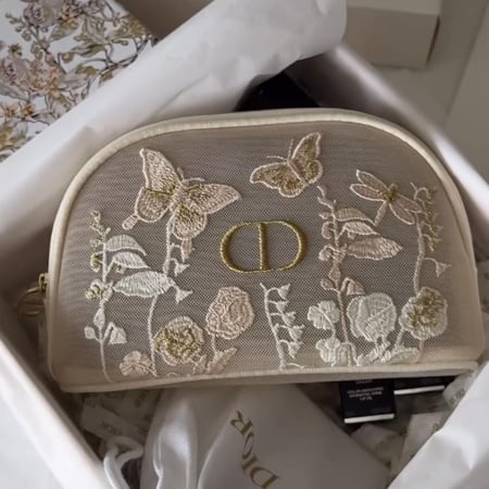 شنطة ميكب ديور دانتيل شامل البوكس