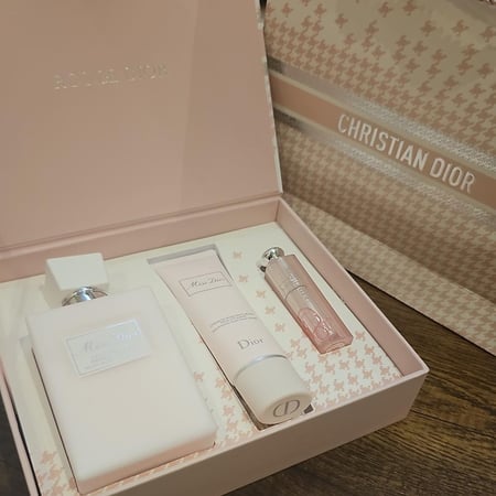 مجموعة ديور Pink