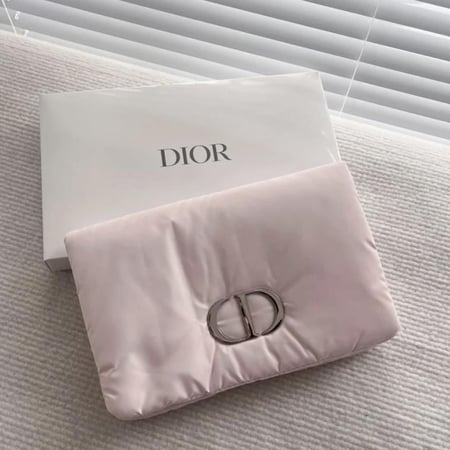 شنطة ميكب من ديور بيوتي