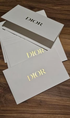 كرت ديور ذهبي الجديد