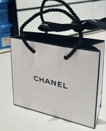 كيس شانيل وسط