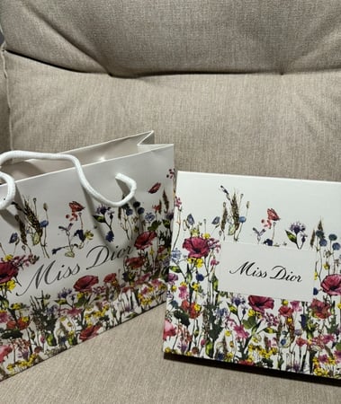 مجموعة عطر جادور ديور وروج ديور