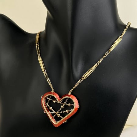 نصف طقم ذهب عيار18 بوزن 36.45 جم تقريبا