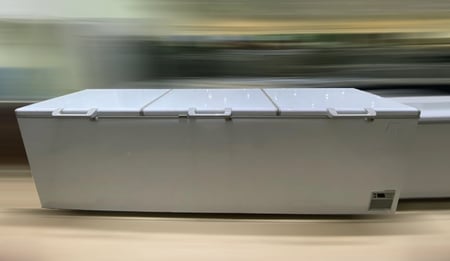 فريزر افقي بثلاثة أبواب قلاب 330*90*107 سم