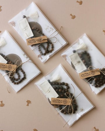 توزيعات يوم التأسيس ( سبحة النخلة الخشبية)