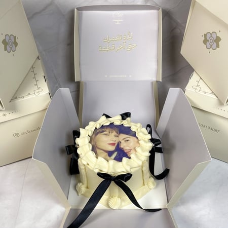 كيكة كلاسيكية مع صورة