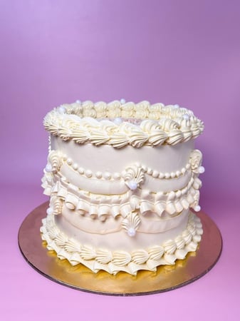 كيكة كلاسيكية بيضاء