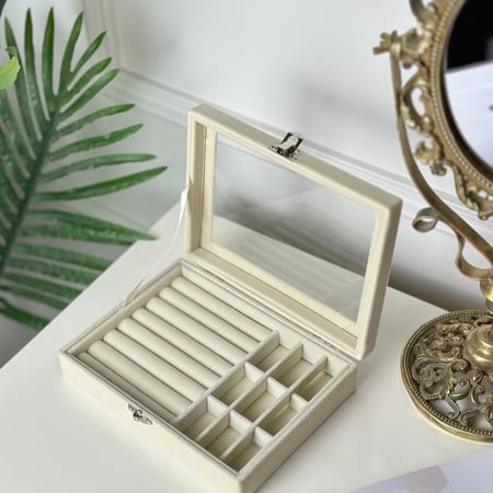 علب اكسسوارات  مع اي عباره بالاسم