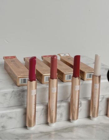 قلوس ومرطب شفايف 4   درجات  احلى الدرجات