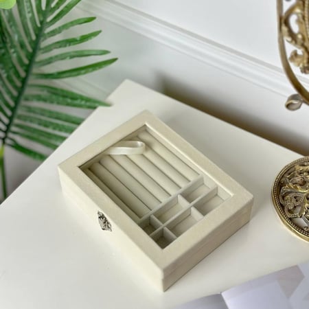 علب اكسسوارات  مع اي عباره بالاسم