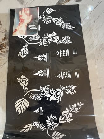 نقشات وسط للكف