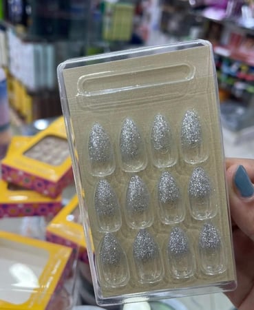 اظافر لاصقه قلتر فضي