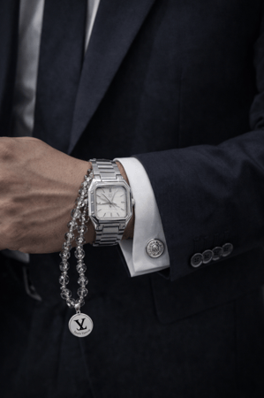 ⌚ طقم رجالي فاخر – أناقة تُلبس وتُرى