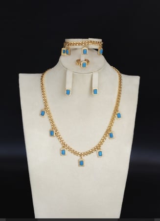 طقم كامل سلسال وحلق واسواره وخاتم من بديل الذهب