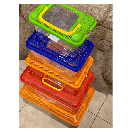 أحواض بلاستيك بأحجام مختلفة