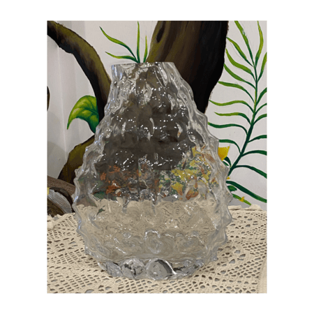 فازة زجاجية على شكل قطرة ماء متوسطة الحجم