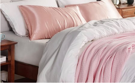 غطاء مخده مصنوع من الساتان الناعم (القطعه)