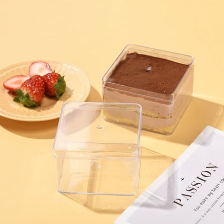 علب حلويات اكرليك مربعة