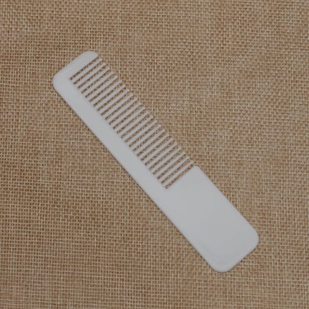 مشط فندقي لون ابيض