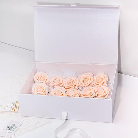 علب هدايا مقوي بشريطة