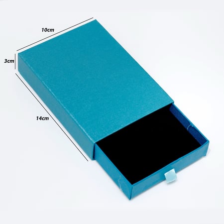 علب اكسسوارات ملونة