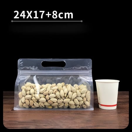 أكياس قهوة ومكسرات شفافة بيد