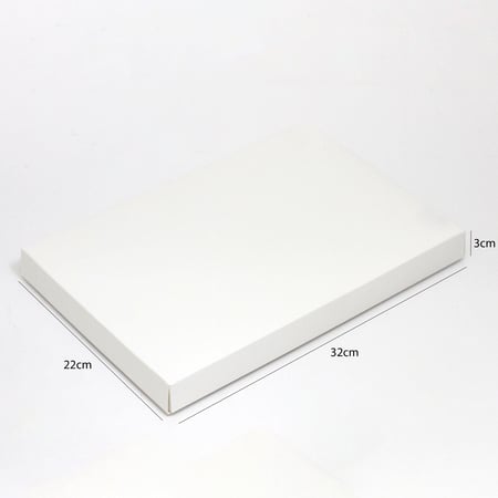 علب شوكولاتة وحلويات مقسمة