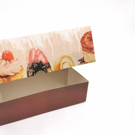 علب كيك ورقيه ملونه