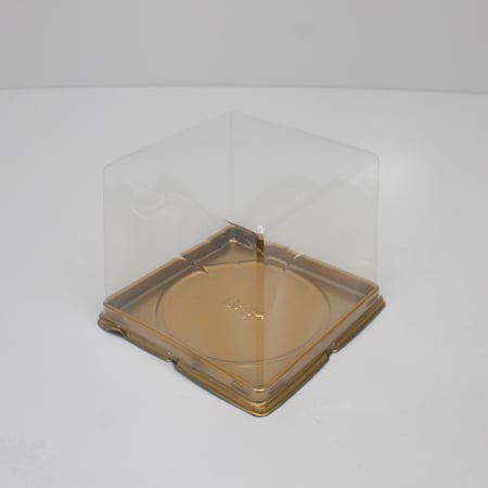 علب كيك بلاستيك بقاعدة ذهبية