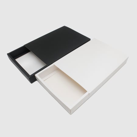 علب  ورقية بعده الوان