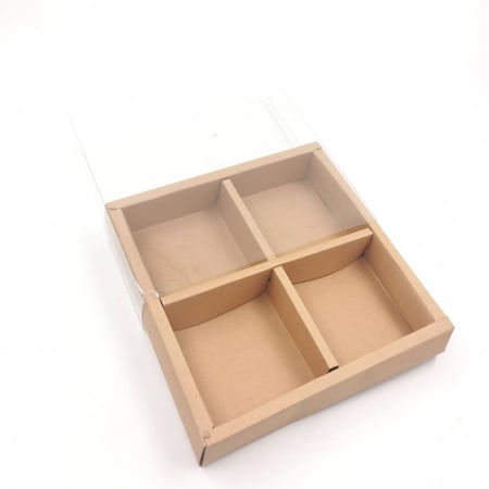 علب ورقية بغطاء شفاف بتقسيم رباعي