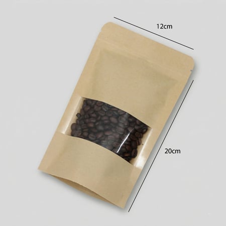 أكياس بهارات وقهوة بنافذة