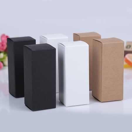 علب عطور بأحجام مناسبة و الوان عديدة