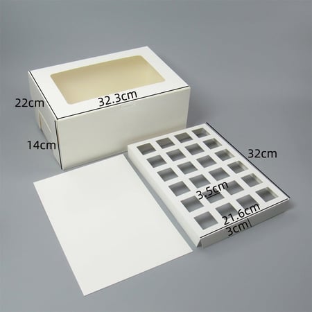 علب حلى بنافذة مع مقسم داخلي