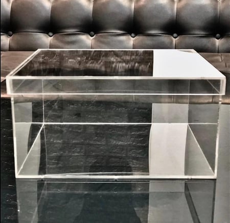 علب و صناديق  اكرليك مربع