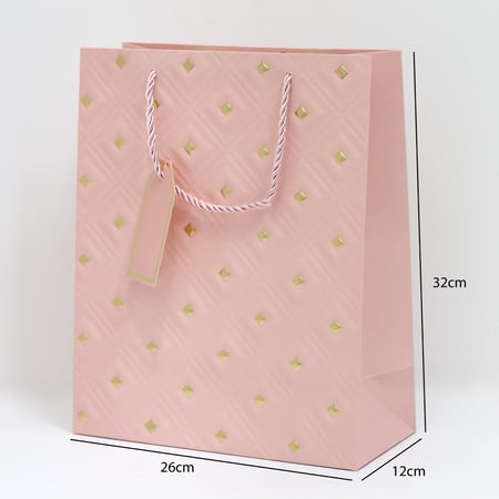 أكياس هدايا مزخرفة بنقاط ذهبية