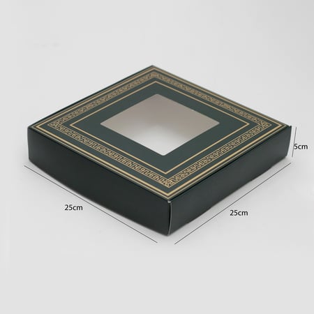 علب ورقية مزخرفة بتصاميم ذهبية