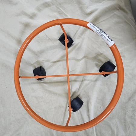 قاعدة انبوبة غاز برتقالي بكفرات معدن متين و خفيف عالي الجودة