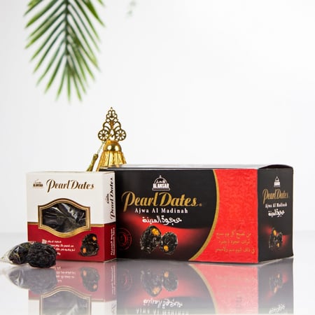 كرتون 12 علب من تمر عجوة المدينة 7 حبات بكتات (بالنوى او باللوز)