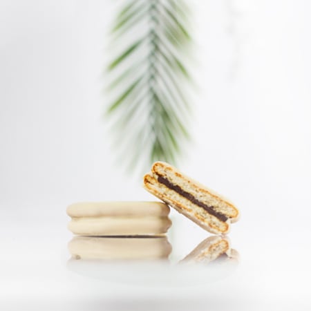 بسكوت محشي شوكلت البيضاء