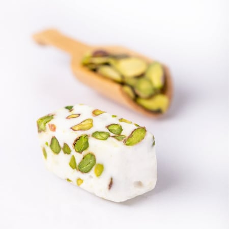 نوجا بالفستق