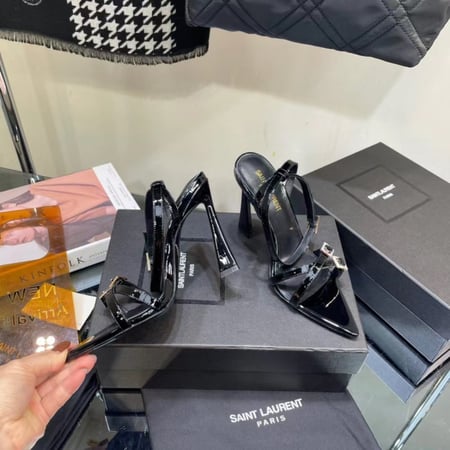 كعب اف سالوران ysl