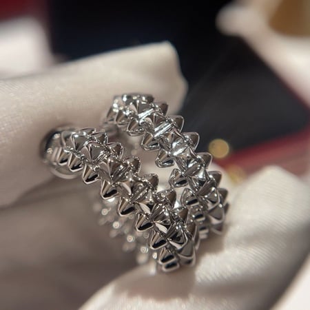 أقراط أذن كلاش دو كارتييه small