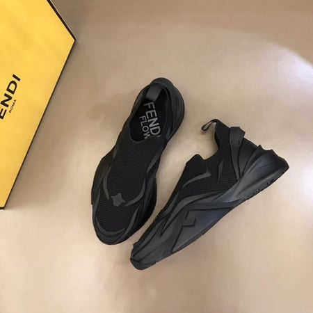 حذاء فندي (5 ألوان)