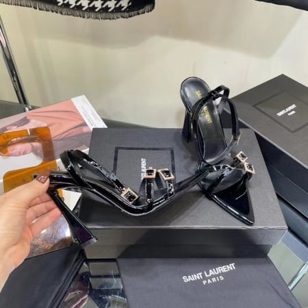 كعب اف سالوران ysl