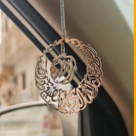 تعليقة للسيارة بالاسم مع حرف _متجر مون