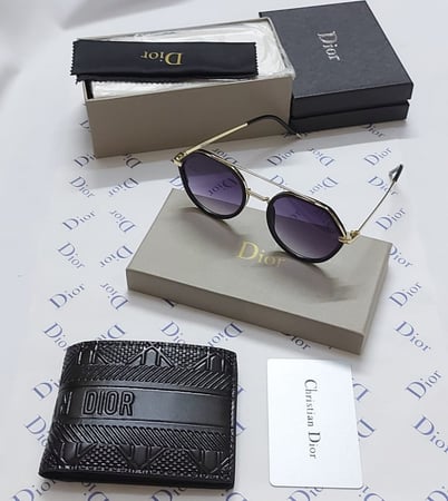 نظارات ديور درجة اولئ مع بوك ديور مع محلقاتة