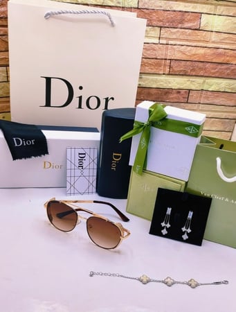 هدايا نسائي ديور 2023